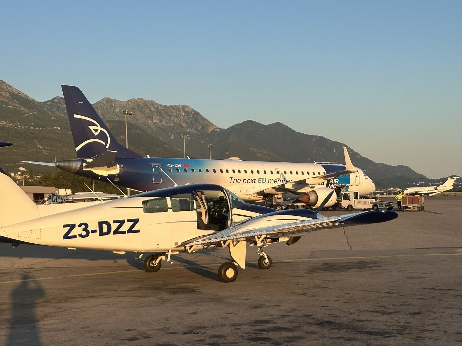 Aeroplane training in Montenegro