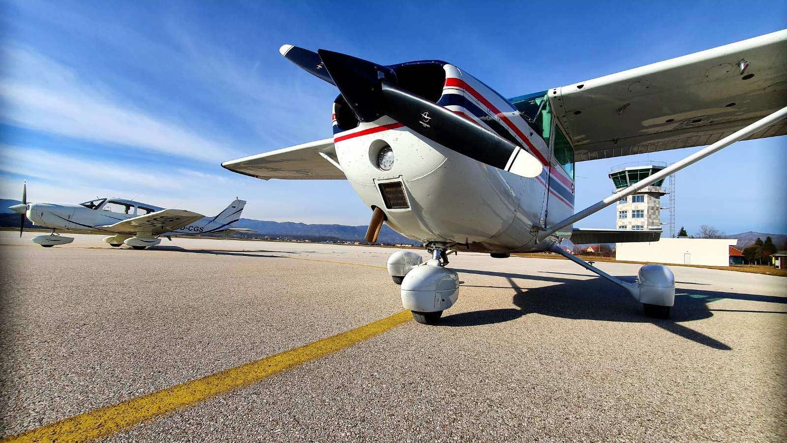 Aeroplane training in Montenegro