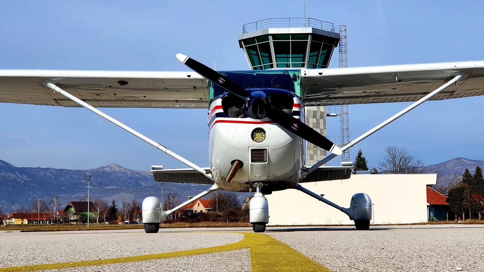 Aeroplane training in Montenegro